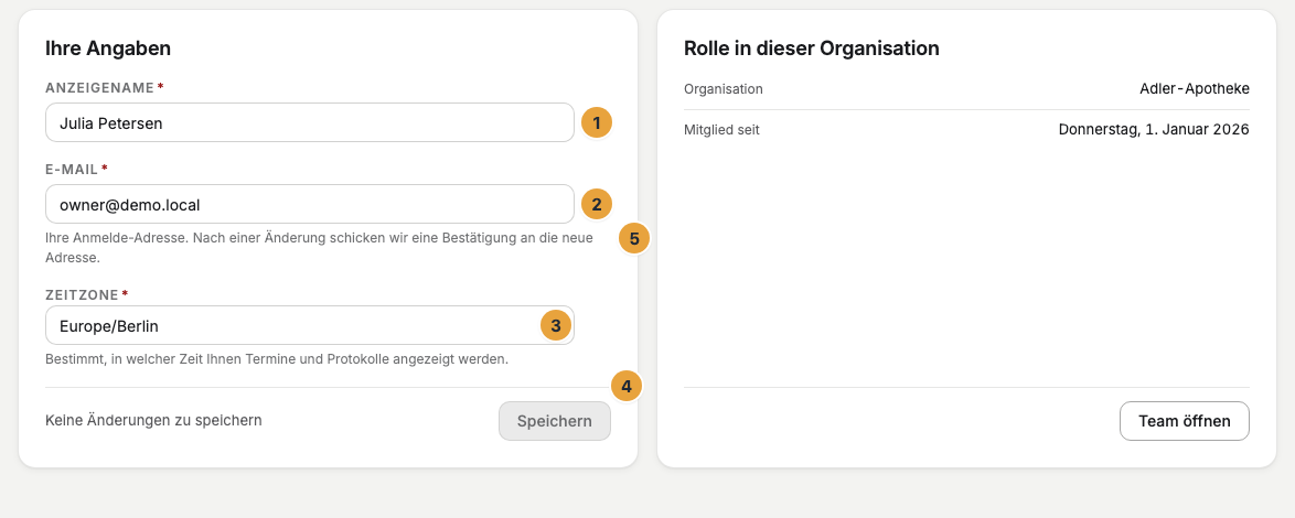 Die Seite Profil unter Mein Konto mit dem Anzeigenamen (1), der E-Mail-Adresse samt Hinweis auf die Bestätigung (2), der suchbaren Zeitzone (3), der Schaltfläche Speichern (4) und der Karte Rolle in dieser Organisation (5)